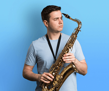 Друзья, будьте внимательны к вашему инструменту. Иногда бывает, что учащийся делает все правильно, а легкости звукоизвлечения нет — это значит надо обратиться к другим факторам игры на инструменте