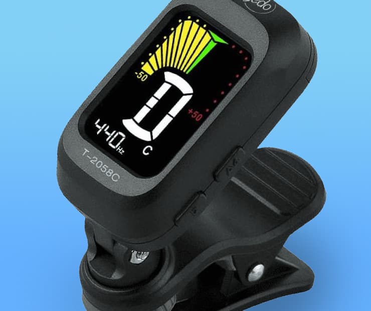 Расскажем, как настроить инструмент самостоятельно помощью тюнера — устройства или приложения.